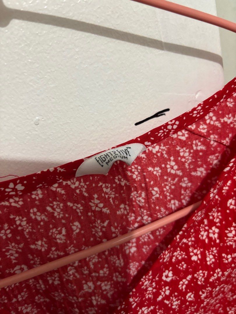 Eight 2 five red dress above the knee medium (Category: Dresses) located in Caloocan City. Submitted by sam018 (Listing ID 1383848547, Image 2). Description: .