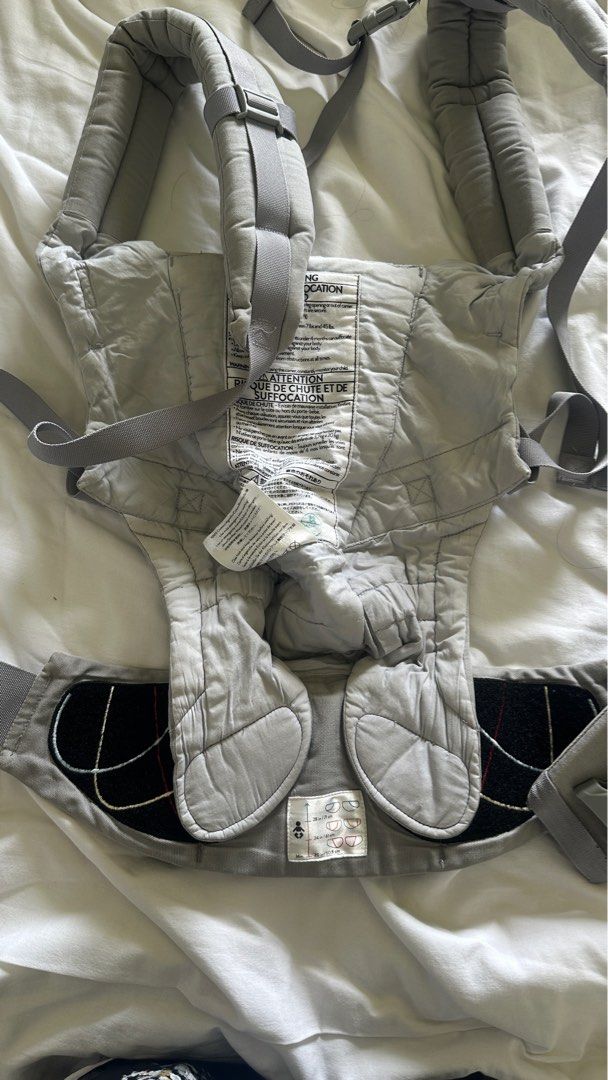 Ergo baby carrier (Category: Carriers & Slings) located in Pasig City. Submitted by DeclutterMommaKim (Listing ID 1383695450, Image 2). Description: in very good condition , used twice rfs: use only during our japan trip, outgrown already by my baby this is very stable & perfect for travel & doing housework .