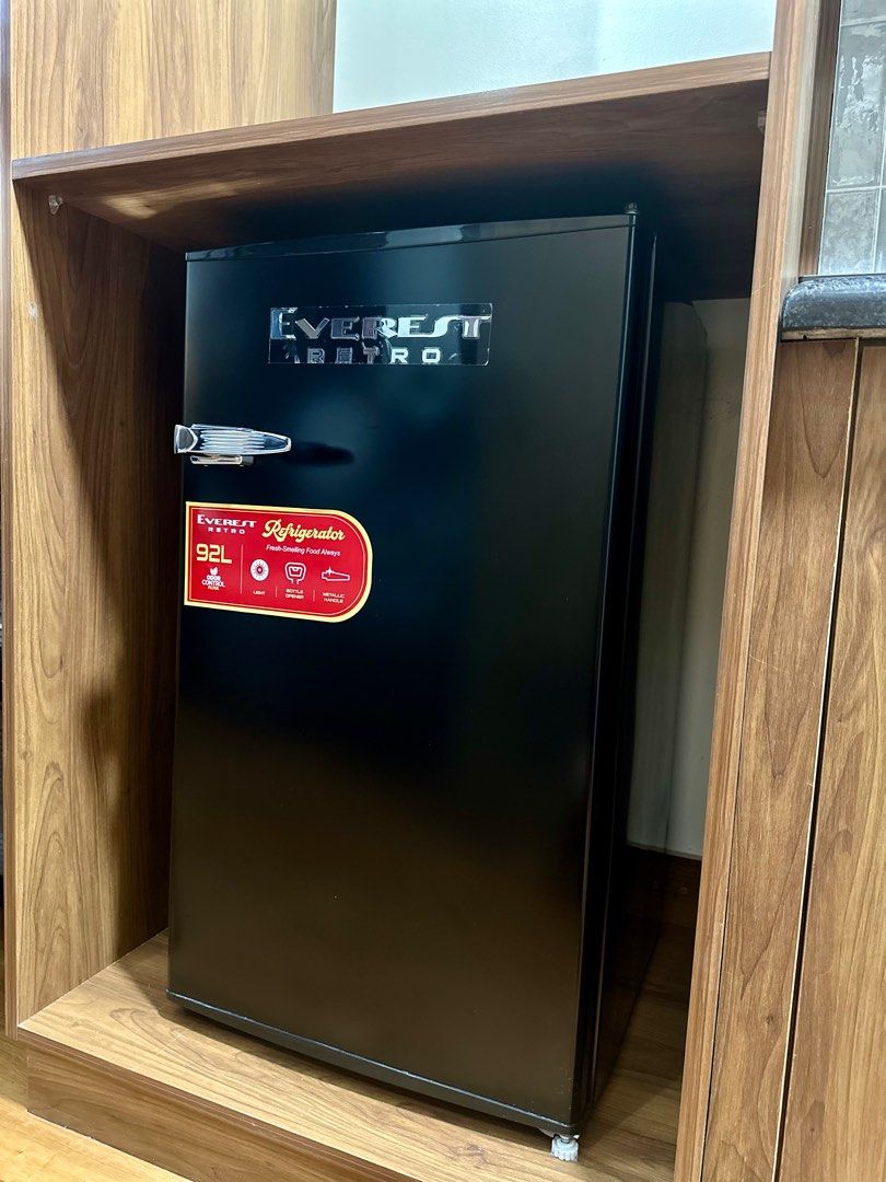Everest Retro Aesthetic Black (Category: Refrigerators and Freezers) located in Makati City. Submitted by barbieisbratz (Listing ID 1383741467, Image 2). Description: For Pick-Up Only .