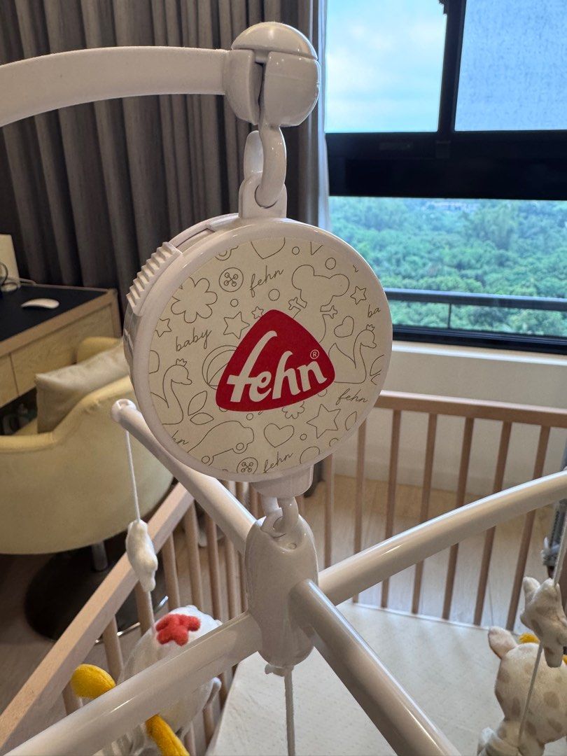 由 herlylin53230 (刊登 ID 1383684912，圖片 2) 提交，位於 台南市 (Tainan) 的 Fehn 嬰兒床音樂鈴-甜夢月光 (類別：嬰兒床)，說明：小孩不愛嬰兒床，所以幾乎未使用。 無需電力就可以使用。。