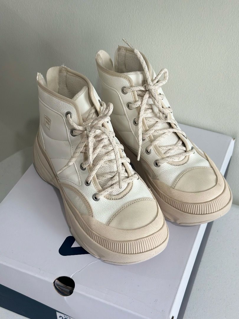 FILA Winter boots 2024 (Category: Sneakers) located in Quezon City. Submitted by paulinetyn63243 (Listing ID 1383769441, Image 1). Description: Used once, original FILA from Shanghai, China. Limited Edition Winter boots/shoes SIZE 38.5EUR 5UK 7.5US RFS: Small Size Delivery shoulder by buyer All items from shein and in good condition.