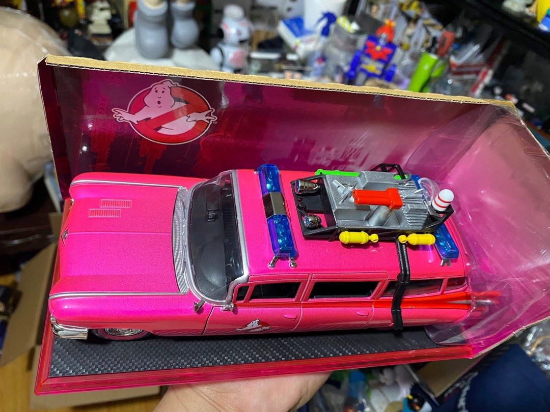 Ghost Busters Ecto 1 Pink Variant (Category: Vehicle & Diecast Models) located in Taytay. Submitted by michidc (Listing ID 1383806288, Image 2). Description: GHOST BUSTERS ECTO-1 PINK Variant 1:24 scale Diecast Metal Nao open ang hood Nao open ang doors Nao open ang likod Authentic by JADA As is where is condition What you see os what you get Parañaque Pick up Lalamove Shipping.