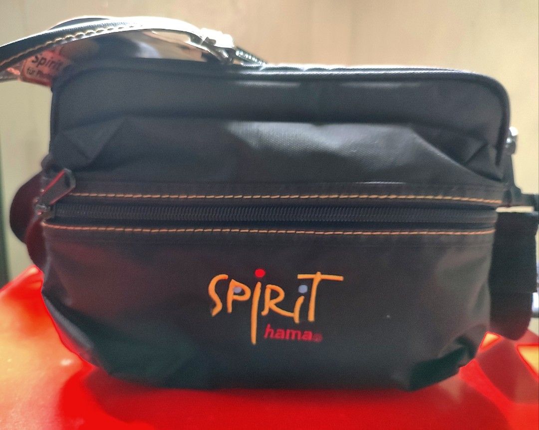 HAMA Spirit 40 camera bag (Category: Camera Bags & Carriers) located in Manila. Submitted by cloudcar (Listing ID 1383739363, Image 2). Description: HAMA Spirit 40 camera bag NEW NEW NEW NEW NEW Outer dimensions: 22 x 15.5 x 16.5 cm Main compartment with double zip Variable inner dividers Front pocket with zip ° nylon/ black.