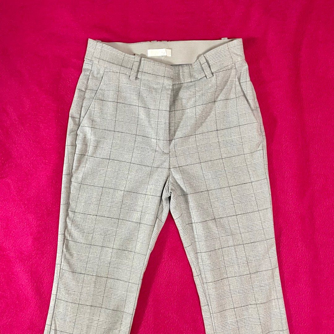 H&M High Waisted Grey Plaid Trousers (Category: Other Bottoms) located in Davao. Submitted by ourlovedthing (Listing ID 1383795445, Image 2). Description: Nice fit! Waistline: 27-28 inches Hips: 32-33 inches Length: 35.5 inches Fits Sizes: XXS to M; see photos for measurements Condition: 10/10 (no flaws & in great condition) Please manage your expectations as this is a preloved item. What you see is what you get. Flaws are stated, otherwise the i
