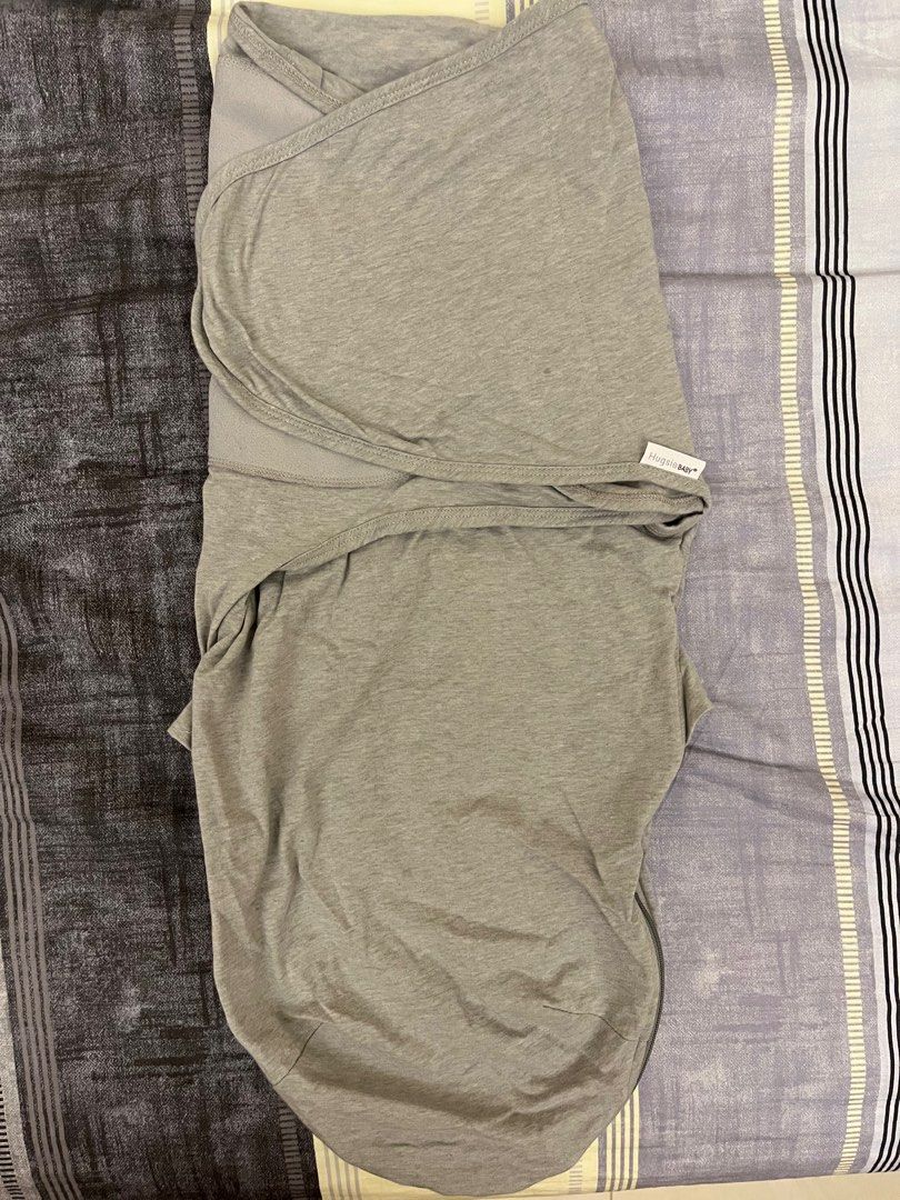 由 b0210208301177 (刊登 ID 1383794727，圖片 1) 提交，位於 台北市 (Taipei) 的 Hugsie 靜音袋鼠包巾 (類別：嬰兒及兒童流行時尚)，說明：靜音魔鬼氈還有黏性，都有黏著再下水洗，寶寶不喜歡手被包著，僅用2、3次，用一下就把他解放。