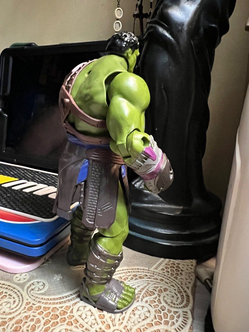 Hulk ragnarok toy (Category: Figurines & Statues) located in Makati City. Submitted by giftidea123 (Listing ID 1383699610, Image 3). Description: No weapon included 7.5 inches No markings .
