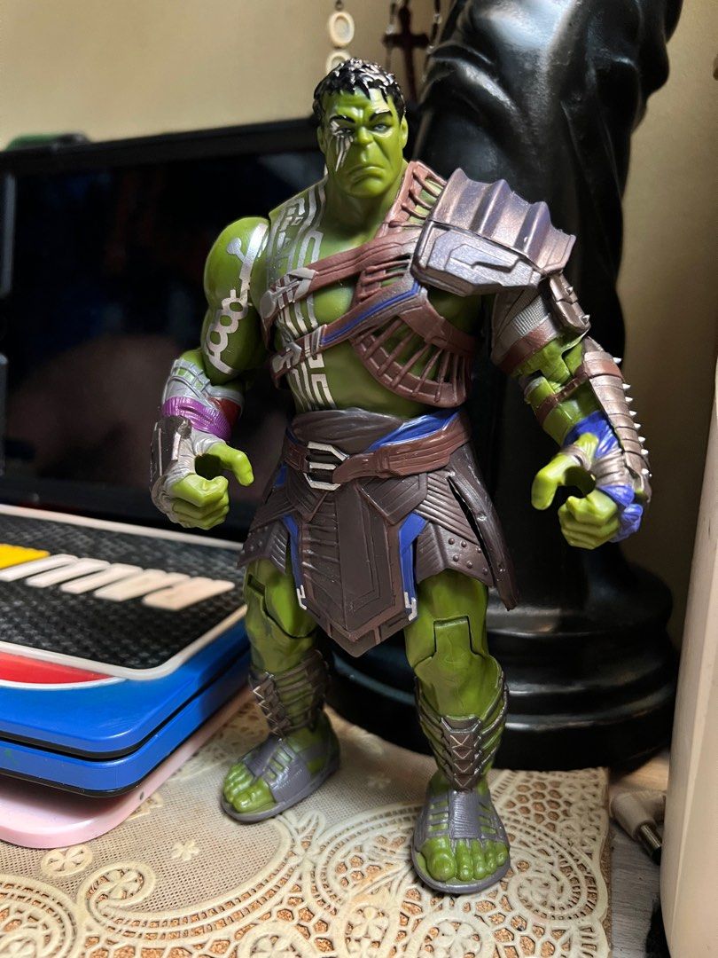 Hulk ragnarok toy (Category: Figurines & Statues) located in Makati City. Submitted by giftidea123 (Listing ID 1383699610, Image 1). Description: No weapon included 7.5 inches No markings .