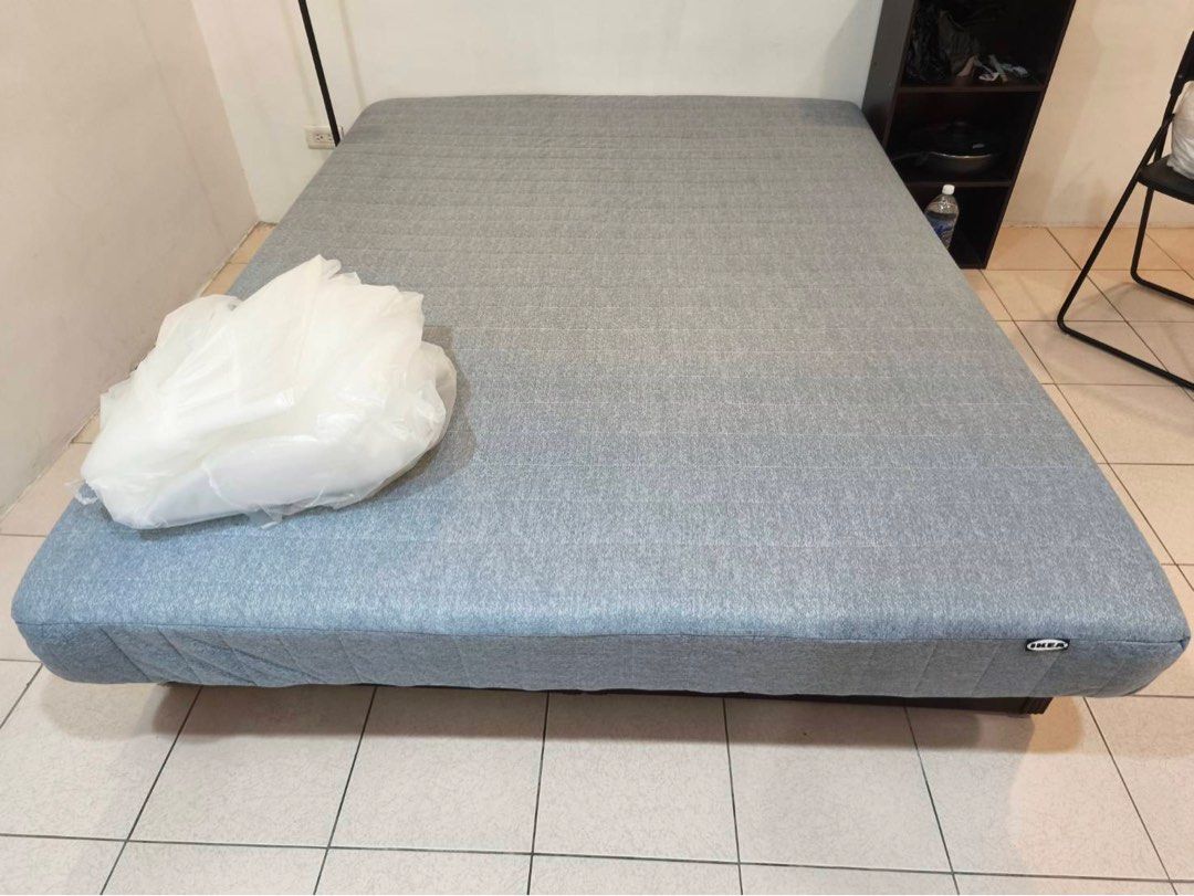 由 ruiiiruiii (刊登 ID 1383807547，圖片 2) 提交，位於 高雄市 (Kaohsiung) 的 🛏️雙人床墊 無損壞 (類別：床具浴巾)，說明：目前居住在台北 因為新租屋處有床墊 所以不需要這個了🙂‍↕️ 限台北市8/3面交⭕️（圓山捷運站附近） 如有需要請私訊 會提供地址 需親取⭕️ 請務必開車來載 因為是雙人床‼️ 雙人彈簧床✅ 使用一年 無損壞✅ 可附上原本的塑膠套✅ 如果是完美主義者請不要選擇這個🙂‍↕️ 畢竟還是會有使用的痕跡呦🥹。