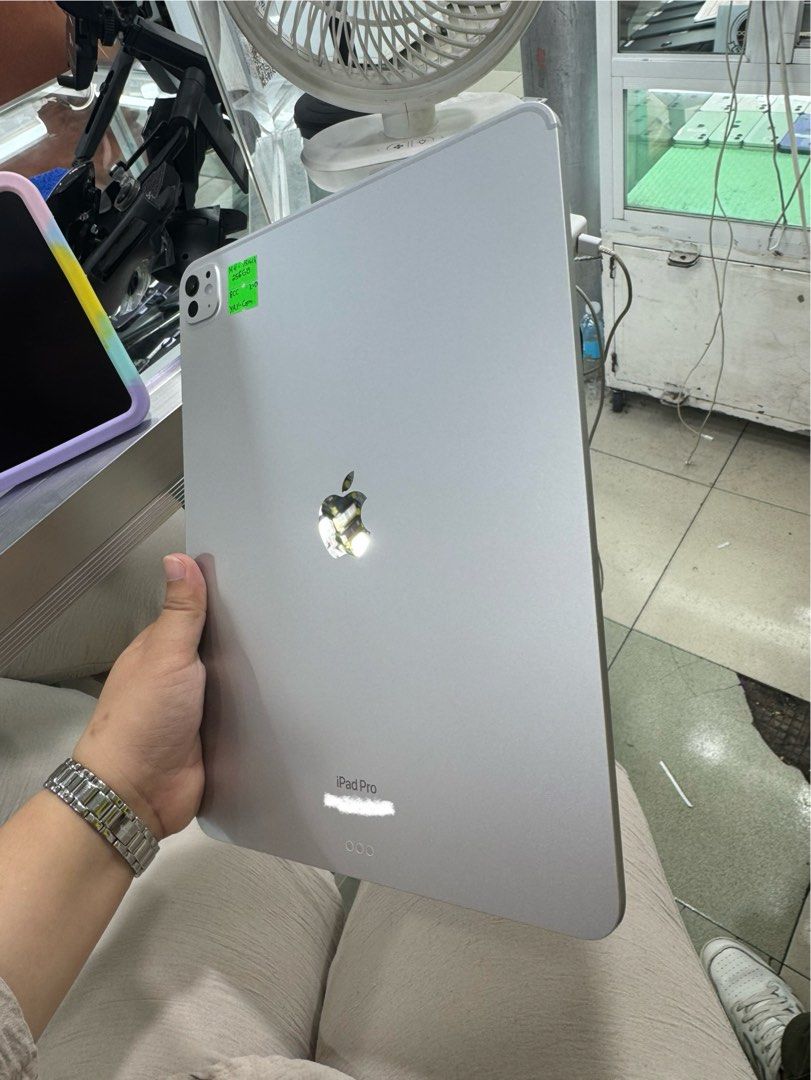 Ipad Pro M4 256gb 13' inch Wifi Only Makinis (Category: iPad) located in San Juan City. Submitted by javedsgadgetshop (Listing ID 1383673437, Image 2). Description: INSTALLMENT OPTIONS : SPAY LATER / GGIVES / CREDIT CARD! WE BUY AND SELL SO PWEDE MAGBINTA OR SWAP ! Quick Specs : 💵 Ipad Pro M4 13' •256gb •NTC Variant •100% batt health •Wifi Only •95% Smoothness •No hidden issue | No Repaired •100% Authentic | Not Refurbished •w/ OEM Charger & sto