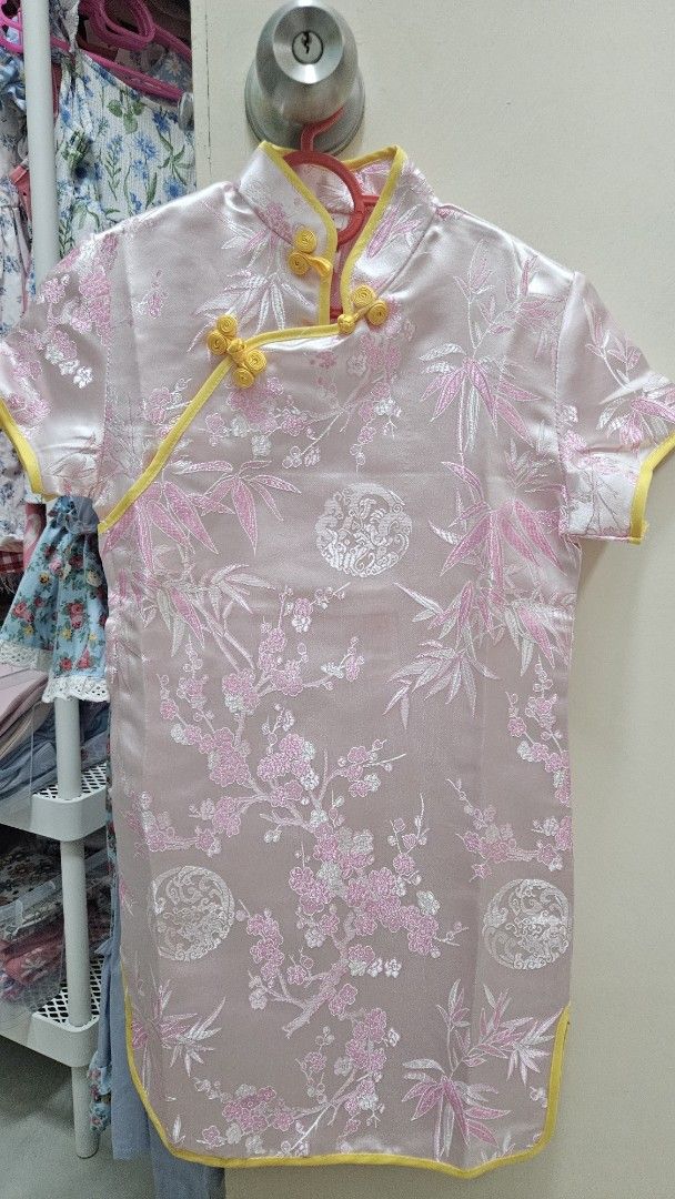 Kids cheongsam (Category: Babies & Kids Fashion) located in Kuala Lumpur. Submitted by juliettegirl (Listing ID 1383812078, Image 1). Description: .