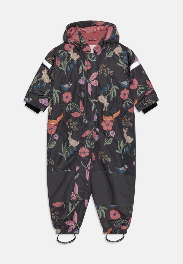 Kids Winter Overall from Sweden (Category: Babies & Kids Fashion) located in Petaling Jaya. Submitted by scandipuff (Listing ID 1383771209, Image 2). Description: Scandinavian Design | Waterproof 🌟re-loved🌟Gorgeous dark floral and woodland animal print snowsuit from Lindex Sweden. Perfect for cold trips or everyday winter wear in style. • Condition: Lightly used, excellent • Size 86 – fits toddlers 12–24 months (height ~80–86cm) • Fully lined &