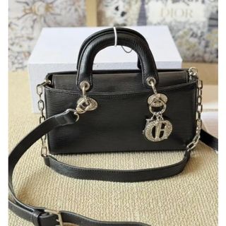 (Kategori: ) berada di . Dikirim oleh boutiquecantique (ID iklan 1383673639, Gambar 1). Deskripsi: .