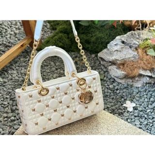 (Kategori: ) berada di . Dikirim oleh boutiquecantique (ID iklan 1383673926, Gambar 1). Deskripsi: .