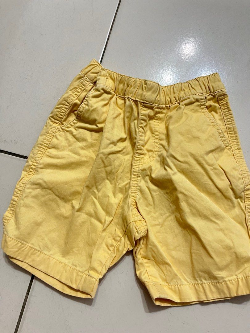 由 imstacygirl (刊登 ID 1383786580，圖片 1) 提交，位於 新北市 (New Taipei) 的 lativ黃色男童短褲 (類別：嬰兒及兒童流行時尚)，說明：。