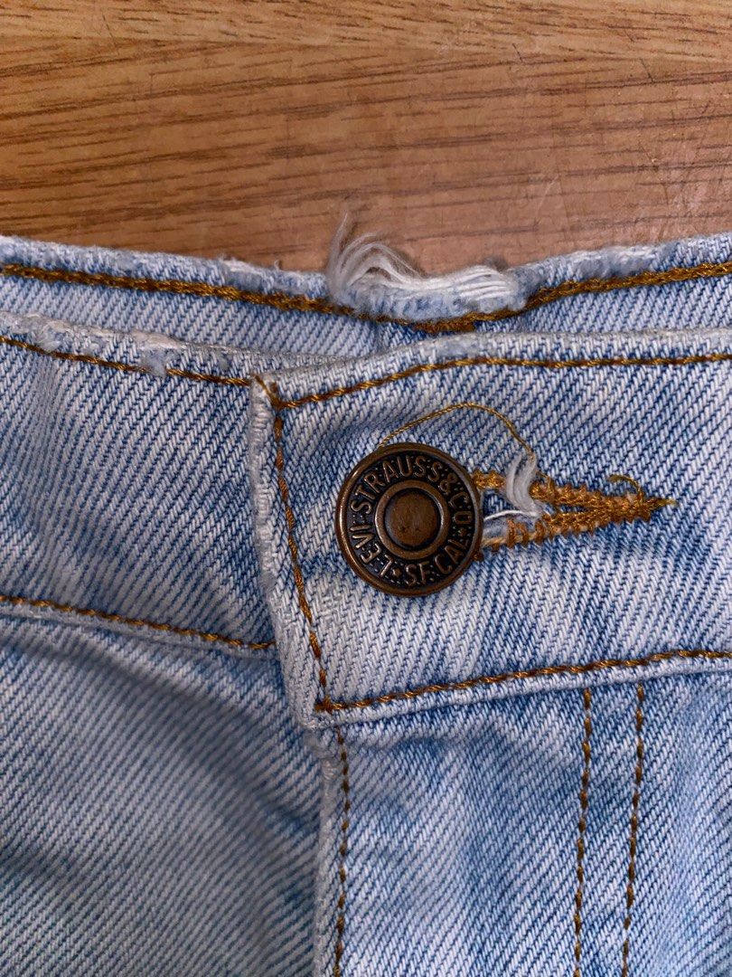 LEVIS LIGHT WASHED (Category: Jeans) located in Quezon City. Submitted by pdotp (Listing ID 1383843126, Image 2). Description: 29-30 WAIST 32 LENGTH rush RFS: decluttering will do discount if buying in bulk medyo tapered (NOT straight cut / baggy).