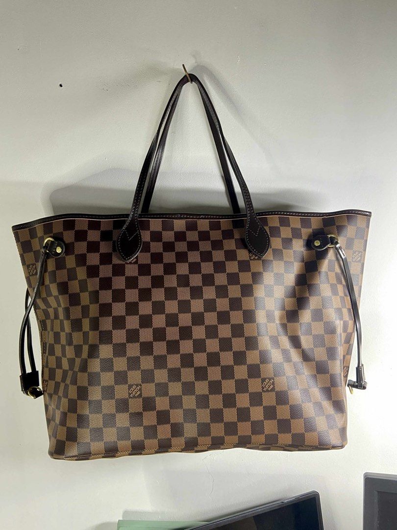 LöüiŞ V Neverfull (GM SIZE) (Category: Luxury Bags & Wallets) located in Santa Rosa. Submitted by _joannealexis (Listing ID 1383799322, Image 2). Description: Used twice Pink interior From Japan With searchable code Bought it for 3.5k Selling price ₱ 2500 .