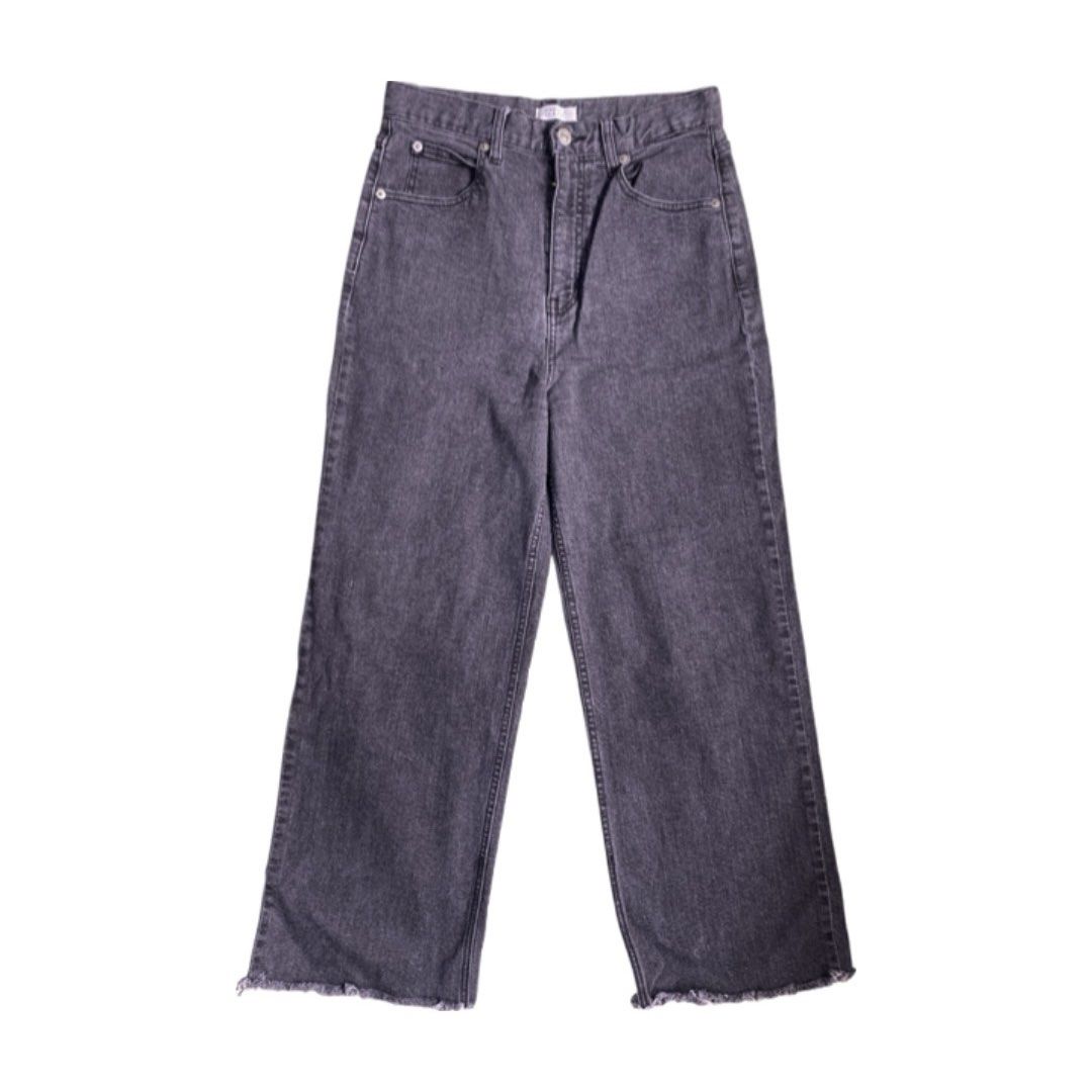 lowrys farm wide leg raw hem jeans (Category: Jeans) located in Calamba. Submitted by bearytired (Listing ID 1383748056, Image 1). Description: color varies due to lighting dm for more photos from japan color: dark gray waist: 26-27 length: 37 tags: uniqlo gu.