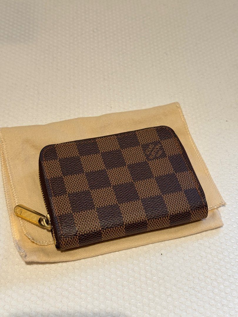 LV Zippy Coin Purse (Category: Luxury Bags & Wallets) located in Manila. Submitted by mctrl (Listing ID 1383828258, Image 1). Description: Comes with box and dustbag.