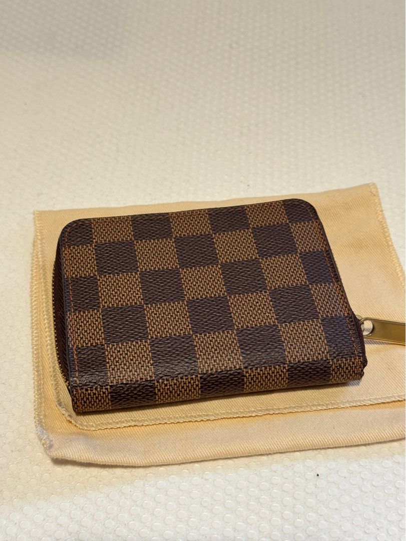 LV Zippy Coin Purse (Category: Luxury Bags & Wallets) located in Manila. Submitted by mctrl (Listing ID 1383828258, Image 2). Description: Comes with box and dustbag.