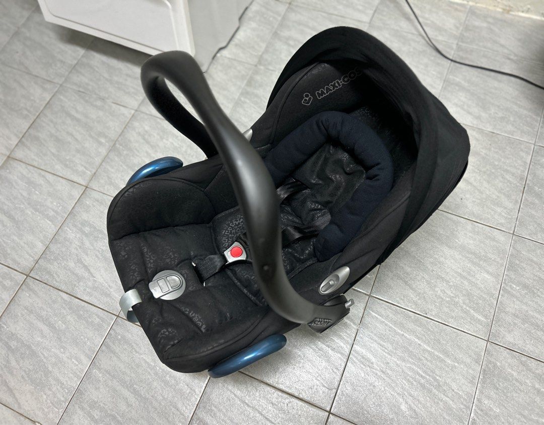由 morristin (刊登 ID 1383827055，圖片 2) 提交，位於 新北市 (New Taipei) 的 MAXI-COSI 提籃 (類別：嬰兒車)，說明：面交-自取 新北市-中和、永和 非專業賣家，純粹便宜出清 不接受後續收到商品嫌棄退貨 龜毛者請繞道，購買專櫃全新商品，謝謝🙏。