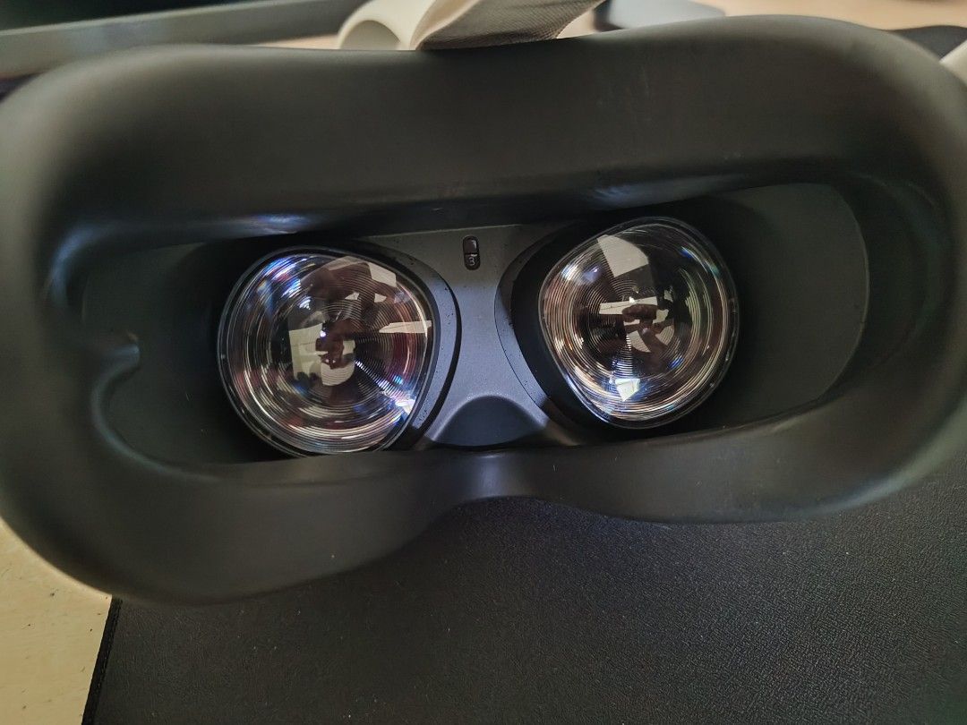META QUEST 2 128GB USED (Category: Virtual Reality) located in Pulau Langkawi. Submitted by redcoco20072100 (Listing ID 1383696070, Image 3). Description: Bought last year August, used almost one year already, only defect is the left controller started to drift but everything else is fine, the LENS and straps everything okay. Controller should be able to fix with simple WD spray. Recommend for those who just want to start out with VR but doesn't 
