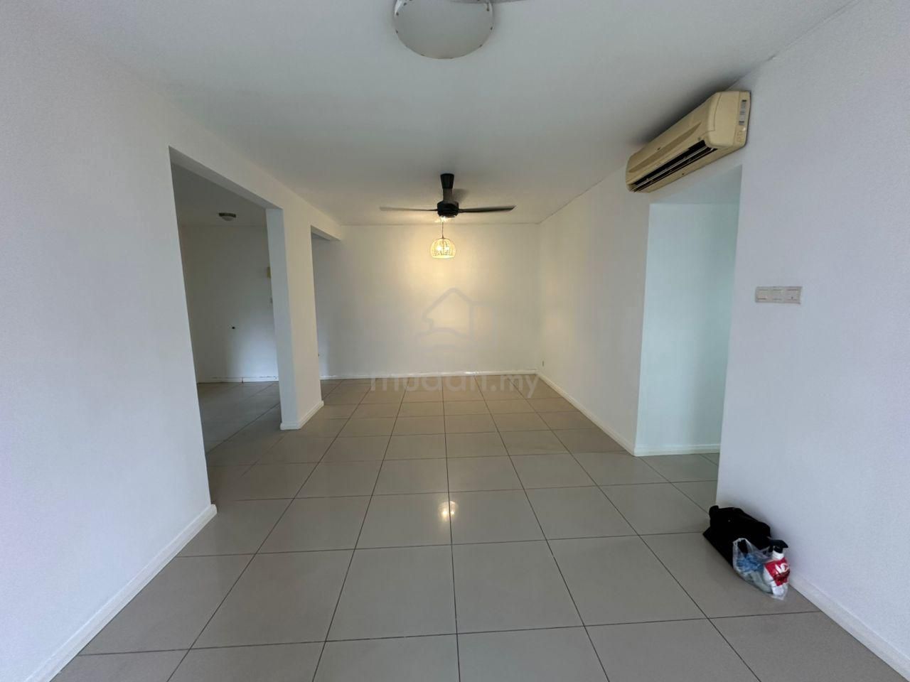 Midfields 1 Condo At Sungai Besi, 2 Car Park, Big foyer, Below Market ...