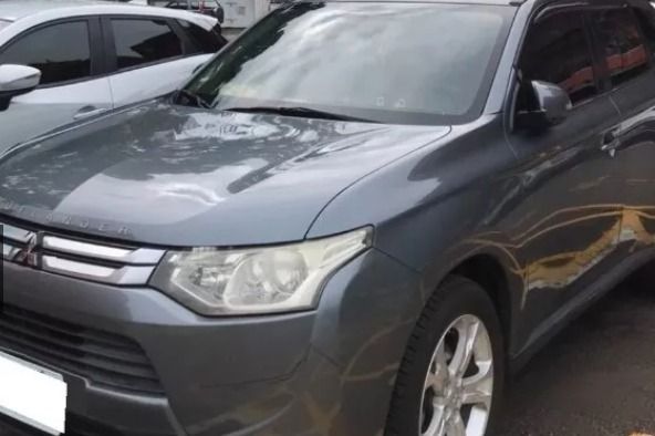 由 yanxiuman (刊登 ID 1383710330，圖片 2) 提交，位於 桃園市 (Taoyuan) 的 Mitsubishi Outlander 2016款 灰色 全廠認證車 車商勿擾 (類別：汽車出售)，說明：🎶顏色：灰色 🎶排氣量：2.4L 🎶出廠：2016 🎶行駛里程：9萬公里 循跡系統 Keyless免匙系統 安全氣囊 ABS防鎖死 👍最有公信力的認證 👍車況與認證表不符 , 退車並全額退費 👍車況及里程公開化 👍檢定報告 🧸因車價划算、車況認證，詢問人數多，請提前預約看車 🎀我也可為您尋車!告訴我您的需求與預算，讓我為您圓夢 ✅可分期 ✅可貸款✅車換車 🎀貸款配合/協助分期 ⚠️車商販售 非自售 請車行勿擾⚠️ 🉑全台北中南皆有服務據點 歡迎私訊預約賞車 🎊請提前私訊預約賞車 🎊請提前私訊預約賞車 🎊請提前私訊預約賞車 全廠認證車 車商勿擾 滿小姐:0️⃣9️⃣0️⃣5️⃣3️⃣6️⃣1️⃣0️⃣5️⃣5️⃣ (歡迎私訊)。
