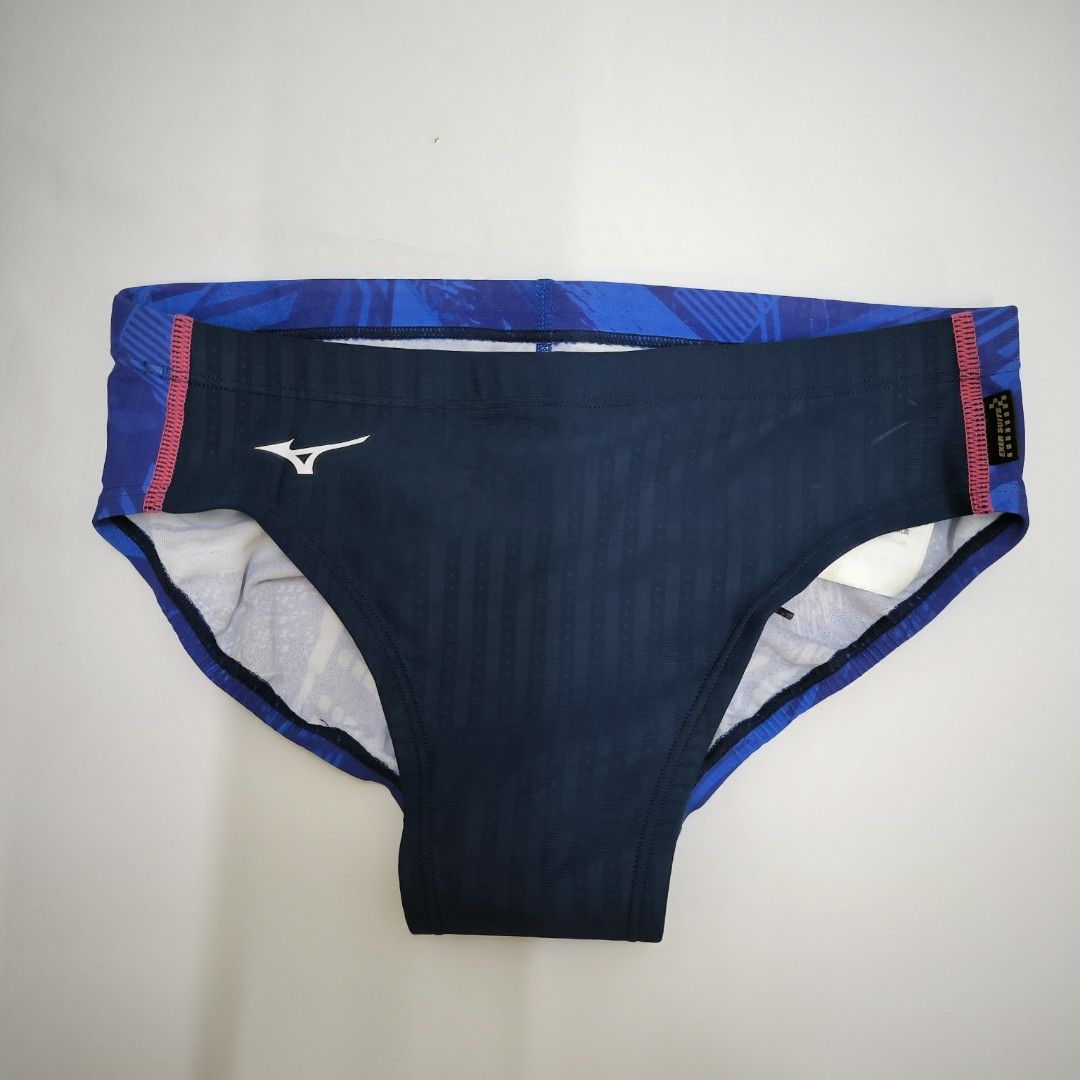 由 sunnylohas (刊登 ID 1383796286，圖片 1) 提交，位於 新北市 (New Taipei) 的 Mizuno 專業三角泳褲 (類別：水上活動)，說明：全新品 公司貨。