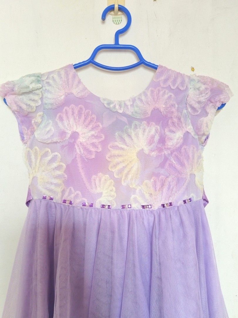 Mother Care Tutu Dress (Category: Babies & Kids Fashion) located in Taguig. Submitted by jasibb (Listing ID 1383685774, Image 1). Description: 8 on tag but best fit 5-7 yo This is sooo pretty. Your baby will look like a princess. U wont regret buying it. Take note this is branded so sagad na po ang price. Thank you Location taguig.
