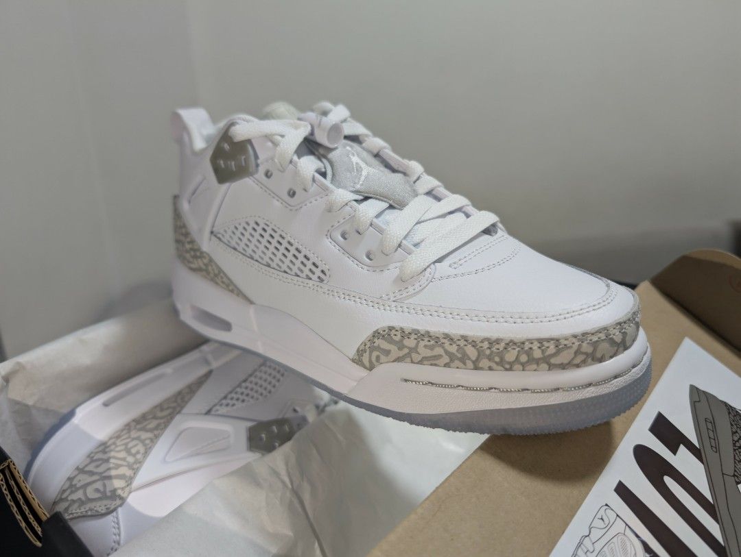 never worn - Original Nike Jordan Spizike – Php3,900 only from Php6095 (Category: Casual Shoes) located in Makati City. Submitted by nenitems (Listing ID 1383822341, Image 2). Description: Original Price: Php6,095 RFS: gifted but the size is too small The Spizike fuses iconic elements from five classic Air Jordans into one standout sneaker. 🧊 Colorway: White , Metallic Silver , Barely Blue , Neutral Grey 📏 Size: 7Y (roughly equivalent to Women'