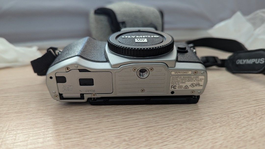 Olympus OMD E-M10 Mk1 micro four thirds camera + 4 lens bundle (Category: Cameras) located in Quezon City. Submitted by cescpistol (Listing ID 1383741965, Image 3). Description: For sale: Olympus OMD E-M10 Mark I with four lenses 1. Olympus 14-42mm kit lens 2. Panasonic 20mm F1.7 ii 3. Panasonic Macro G 30mm 4. Olympus 40-150mm telephoto zoom The two Panasonic lenses sell for over $200 each on the used market, so you're basically getting the tele