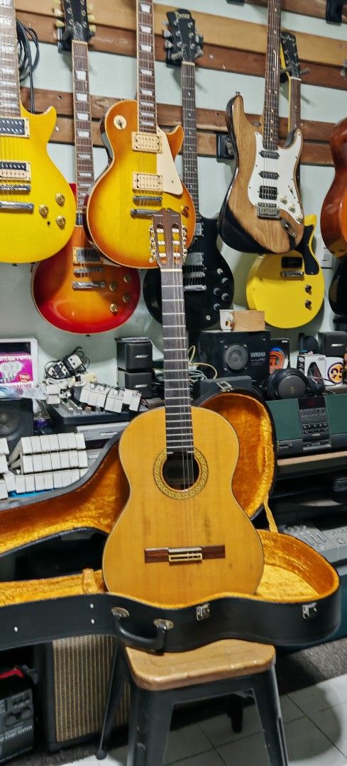 Orignal fana s300 classical guitar (Category: Musical Instruments) located in Paranaque City. Submitted by tegtegs (Listing ID 1383726065, Image 2). Description: Fana s300 classical guitar 15k only With hardcase With minor dents and scratches only 👌Straight neck 👌Lagyan ko ng bagong ordinary nylon strings 👍Payment thru cash, bank transfer, gcash or in any remittance center 🚚We do shipping👍via lalamove,speedy, toktok and grab ✈️🚢🚆We also sh