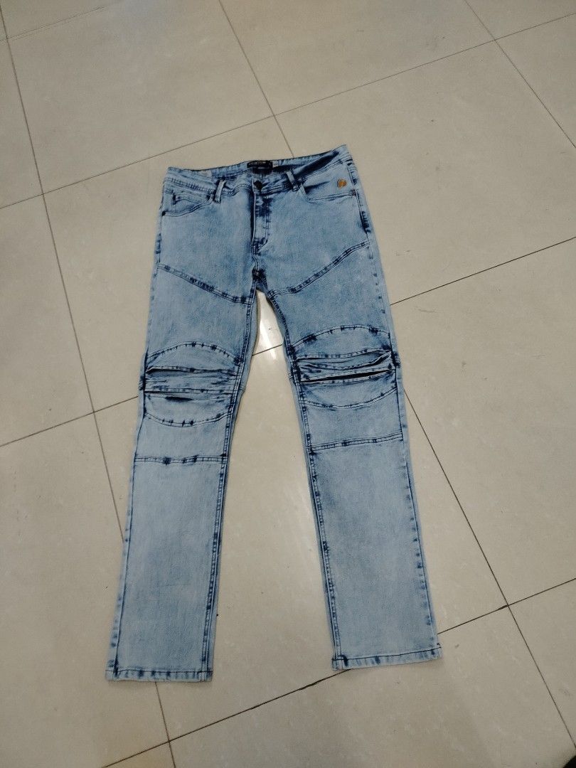 Pants and shorts (Category: Jeans) located in San Pablo. Submitted by nhatzstuffz (Listing ID 1383854160, Image 1). Description: As pack 1k only All items as new Fits 34 to 36 macbeth pants and tactical pants 32 to 36 fits RVCA Cotton Short fits 30 to 34.