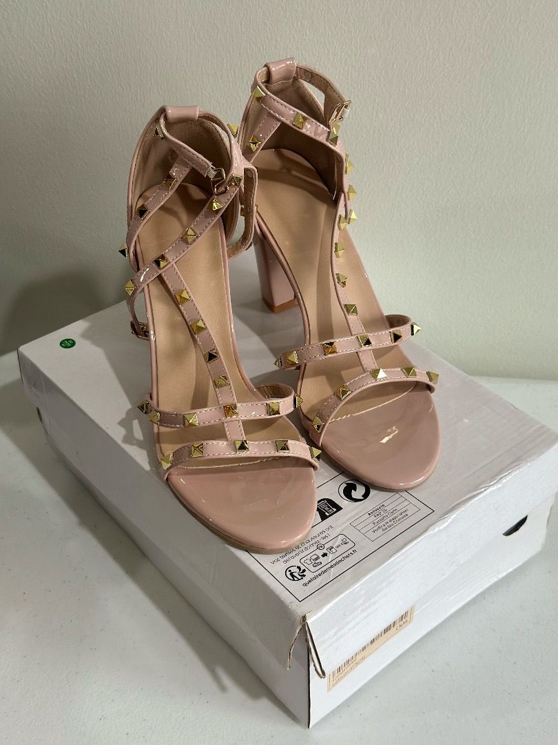 Peach Sandals (Category: Heels) located in Quezon City. Submitted by paulinetyn63243 (Listing ID 1383780600, Image 1). Description: USED ONCE Peach Sandals from China SIZE 38 Delivery Shouldered by buyer.