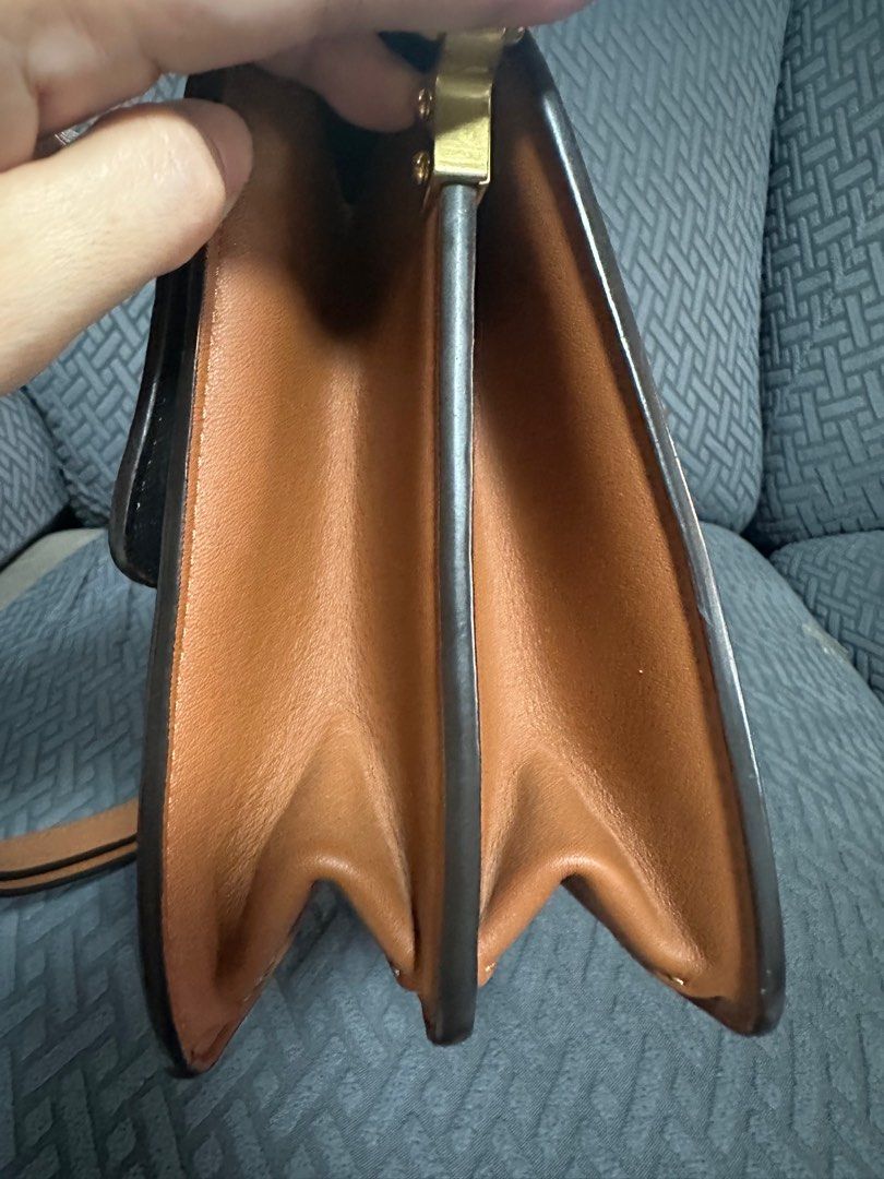 Personal selection (Category: Luxury Bags & Wallets) located in Manila. Submitted by preciladvi53642 (Listing ID 1383665267, Image 3). Description: Coded, still in good condition. Hardware have signs of usage. .