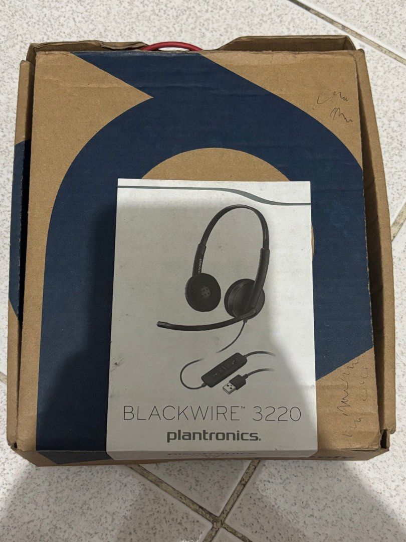 Pre-Loved Plantronics Blackwire 3220 (C3220) Headset (Category: Headphones & Headsets) located in Caloocan City. Submitted by sam018 (Listing ID 1383846289, Image 1). Description: Pre-Loved Plantronics Blackwire 3220 (C3220) Headset 💻 Price: ₱1,200 only 🎧 Perfect for calls, meetings, and music ✔️ Pre-loved but in good working condition ✔️ Lightweight, comfortable, and durable ✔️ USB-A plug-and-play connection ✔️ Ideal for WFH, online classes, o