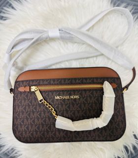 (Category: ) located in . Submitted by thebagboutiquesg13 (Listing ID 1383811851, Image 1). Description: .