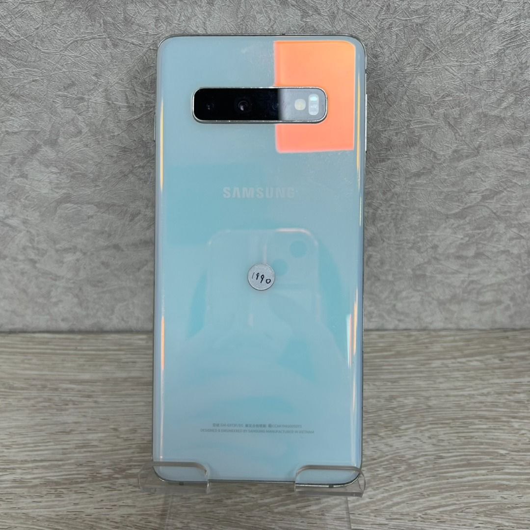 由 a0901314004 (刊登 ID 1383787901，圖片 1) 提交，位於 台北市 (Taipei) 的 【請看內文】Samsung S10 128G 白色 6.1吋 三星 二手機 台北 中山 龍江路 實體門市 J1990 (類別：Samsung 三星)，說明：『狀況：左邊按鍵不見、外觀使用痕跡』 單機無配件 版本：12 店家保固7天 實體門市｜中山區｜交通方便｜停車方便 門市較忙 歡迎直接來電洽詢⬇️ 台北市中山區龍江路2-5號 連絡電話：090-1314-004 營業時間：週一至週日12:00-22:00 。