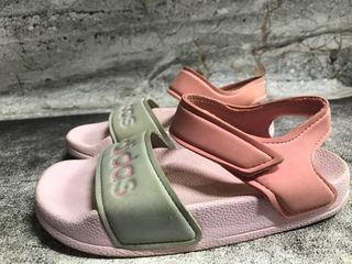 (Kategori: ) berada di . Dikirim oleh kaknovshoestore (ID iklan 1383732719, Gambar 1). Deskripsi: .