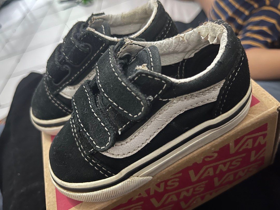 Sepatu Vans (Kategori: Orang Tua, Bayi & Anak - Lainnya) berada di Cimahi. Dikirim oleh deninna (ID iklan 1383697859, Gambar 2). Deskripsi: Kondisi masih bangus hanya minus bagian belakang mengelupas. Dus ada Size 5C .