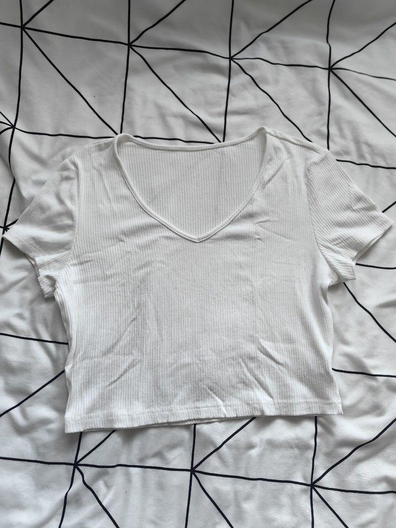 Shein white crop top shirt (Category: Blouses) located in Manila. Submitted by sasaweee (Listing ID 1383778003, Image 1). Description: - Brand new -rfs: too small for me.