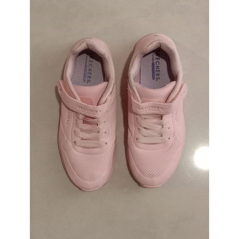 [size 36] Preloved sepatu skechers sneakers uno lite frosty light pink muda sepatu anak cewek (Kategori: 8 hingga 12 tahun) berada di Tangerang. Dikirim oleh amorettep51194 (ID iklan 1383684056, Gambar 3). Deskripsi: Preloved merk skechers warna pink size 36 no minus ( di jual karna sdh tidak muat, dan jarang di pakai juga).