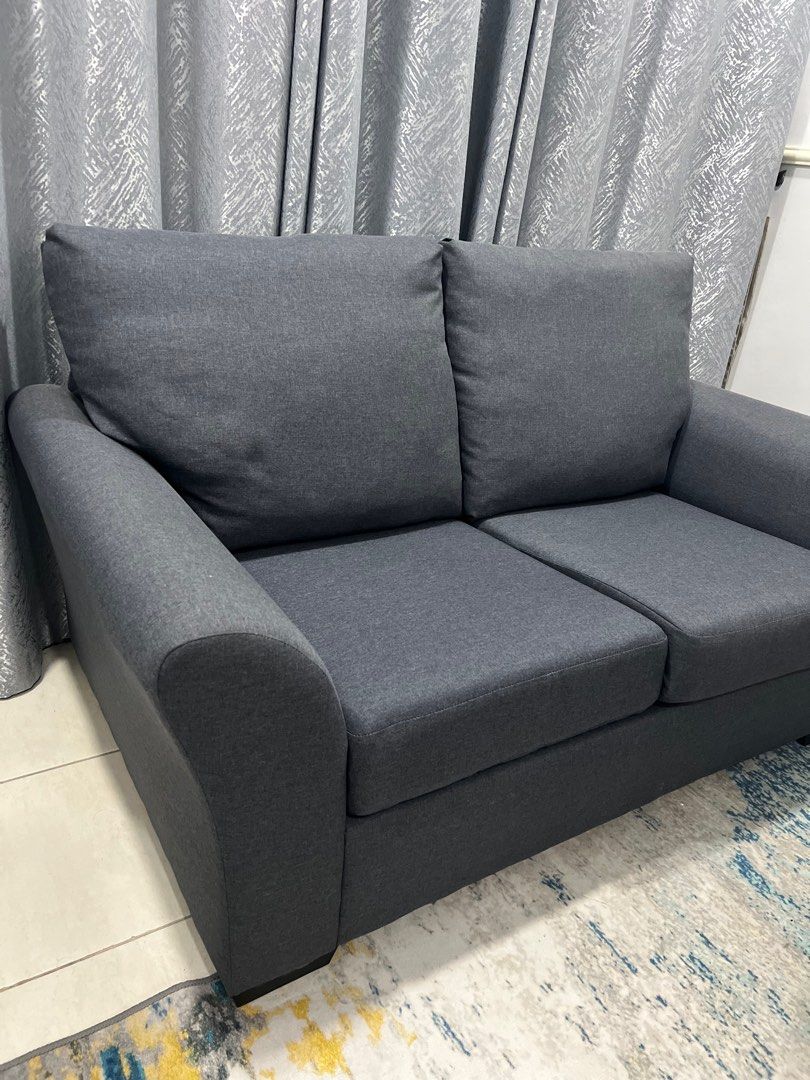Sofas (Category: Sofas) located in Klang. Submitted by zues66 (Listing ID 1383665258, Image 3). Description: Condition still like new 9/10 Sofa ada zip boleh cuci basuh Colour : dark grey Nak letgo sebab tak sesuai dgn tema rumah. Baru beli 5 bulan . RM 250 - harga boleh sembang sampai jadi Sofa pickup sendiri area setia alam / puncak alam. Nak siap hantar boleh, harga cas lain. .