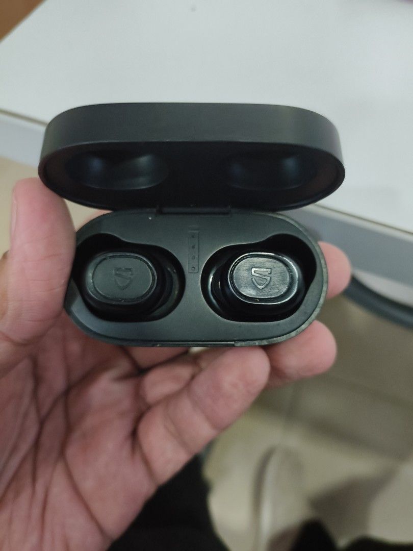 Soundpeats true free 2 (Category: Earphones) located in Lucena. Submitted by drygoooddzzz (Listing ID 1383825689, Image 3). Description: so true free 2 good condition no box and cord any type c charger scratches 399+ sf.