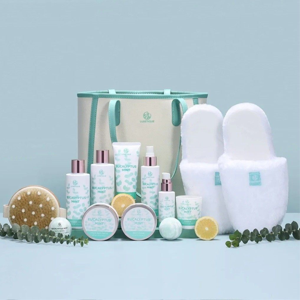 SPA LUXETIQUE EUCALYPTUS MINT GIFT SET 12pcs (Category: Bath) located in Manila. Submitted by ana_essentials56 (Listing ID 1383745154, Image 3). Description: SPA LUXETIQUE EUCALYPTUS MINT GIFT SET 12pcs / P899 only FRAGRANCE Top notes: Eucalyptus tree, Spearmint, Mint Middle notes: Lily flower Base notes: Amber wood Directions Apply shower gel/bubble bath to wet skin and lather, rinse off with water. Use body scrub on damp skin in a circular moti