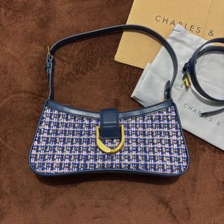 (Kategori: ) berada di . Dikirim oleh oci_wardrobe (ID iklan 1383762454, Gambar 1). Deskripsi: .