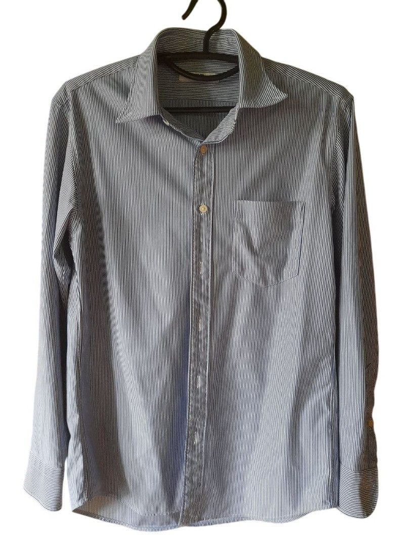 UNIQLO Stretch Long Sleeve Shirt (Button Down) (Category: Tshirts & Polo Shirts ) located in Batangas. Submitted by auguscth (Listing ID 1383715753, Image 3). Description: 200 + sf.