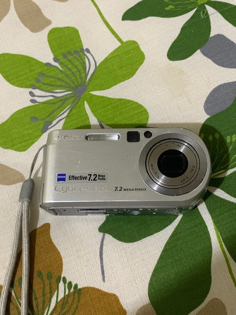 UNTESTED CAM (Category: Cameras) located in Quezon, Nueva Vizcaya. Submitted by _shey.03 (Listing ID 1383809367, Image 1). Description: UNTESTED CAM SONY P200 unit only! rfs: walang pambili ng battery no refunds loc: FAIRVIEW QC.