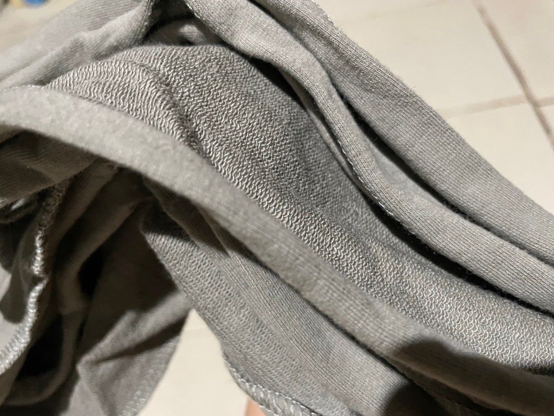 Used Boba Baby Wrap (Category: Carriers & Slings) located in Quezon City. Submitted by Aprelovedshop (Listing ID 1380960296, Image 3). Description: Gray color Bobab baby wrap Slightly used 2nd photo actual color.