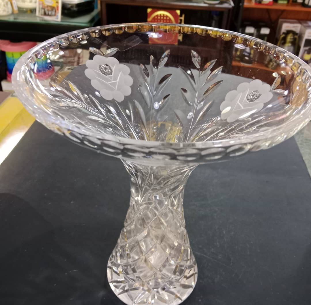 VASE CRYSTAL BOHEMIA (Category: Announcements) located in Kuala Lumpur. Submitted by ccsetapak (Listing ID 1383768998, Image 1). Description: BOHEMIA VASE - CRYSTAL ✅ CLEAR ✅ FOOTED ✅ DIA CUT RM 99 CASH CONVERTERS SETAPAK OLEH: ARUS JIMAT SDN BHD ( NO. SYARIKAT: 426411-U (199701010915) .